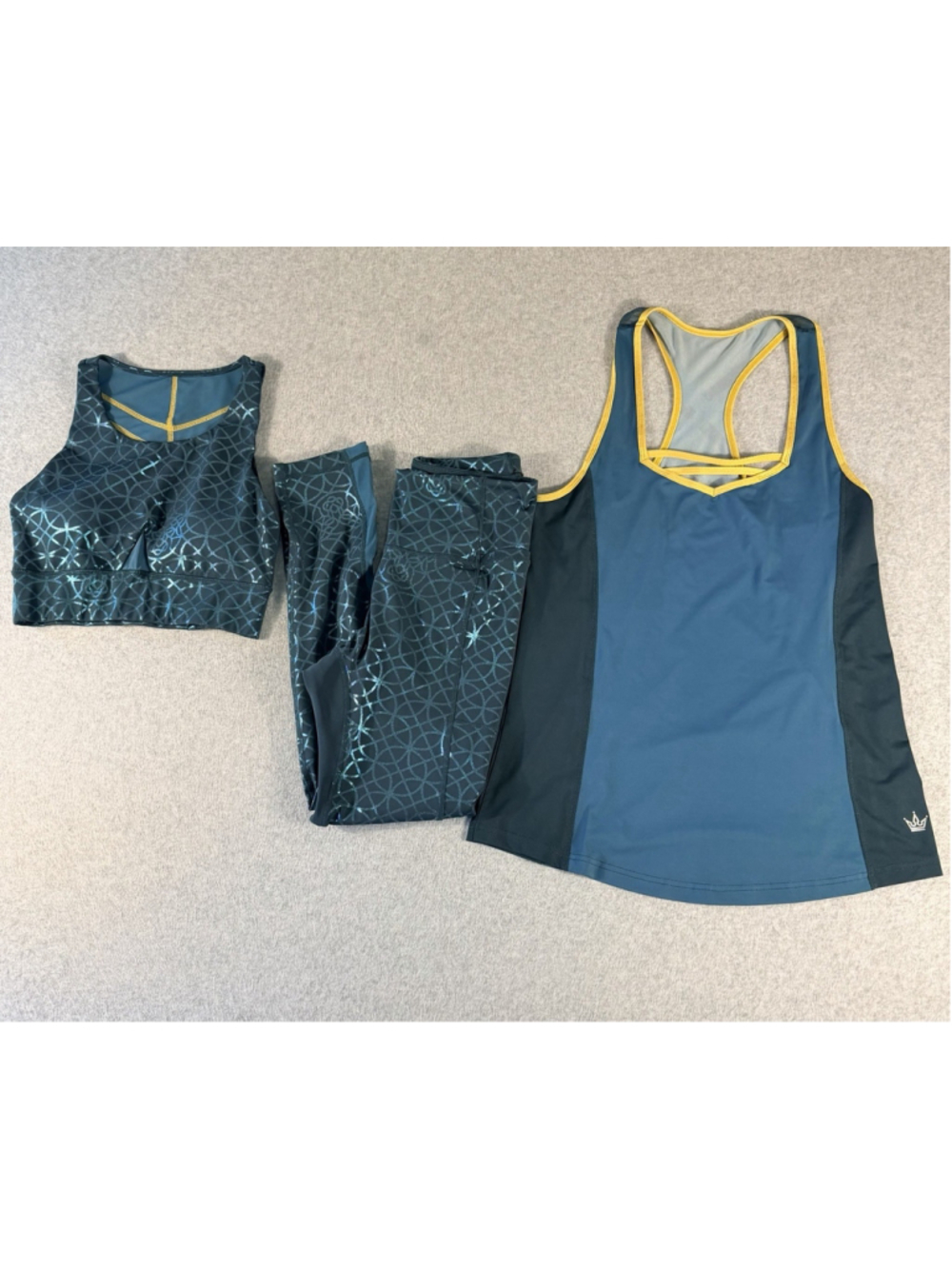 Crowned Athletics Women’s 3-Piece Workout Set Tank Bra Leggings S/M Teal